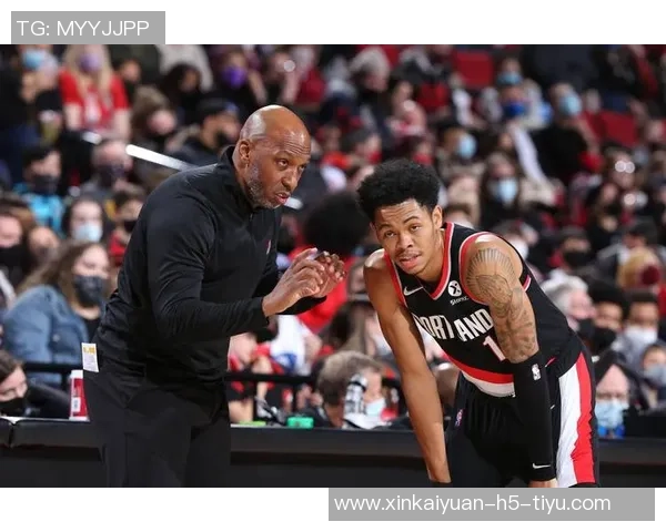 安芬尼西蒙斯半场表现惊艳8中6三分5中3独揽16分助球队领先 安芬尼西蒙斯半场表现惊艳8中6三分5中3独揽16分助球队领先