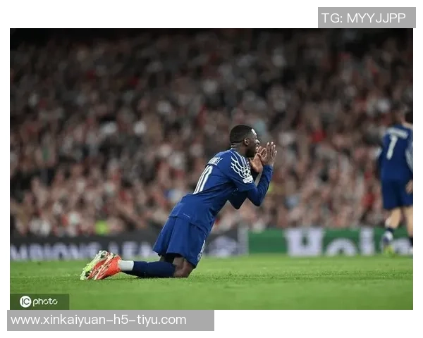 恩里克盛赞登贝莱进球如同电子游戏中的奇迹画面 恩里克盛赞登贝莱进球如同电子游戏中的奇迹画面